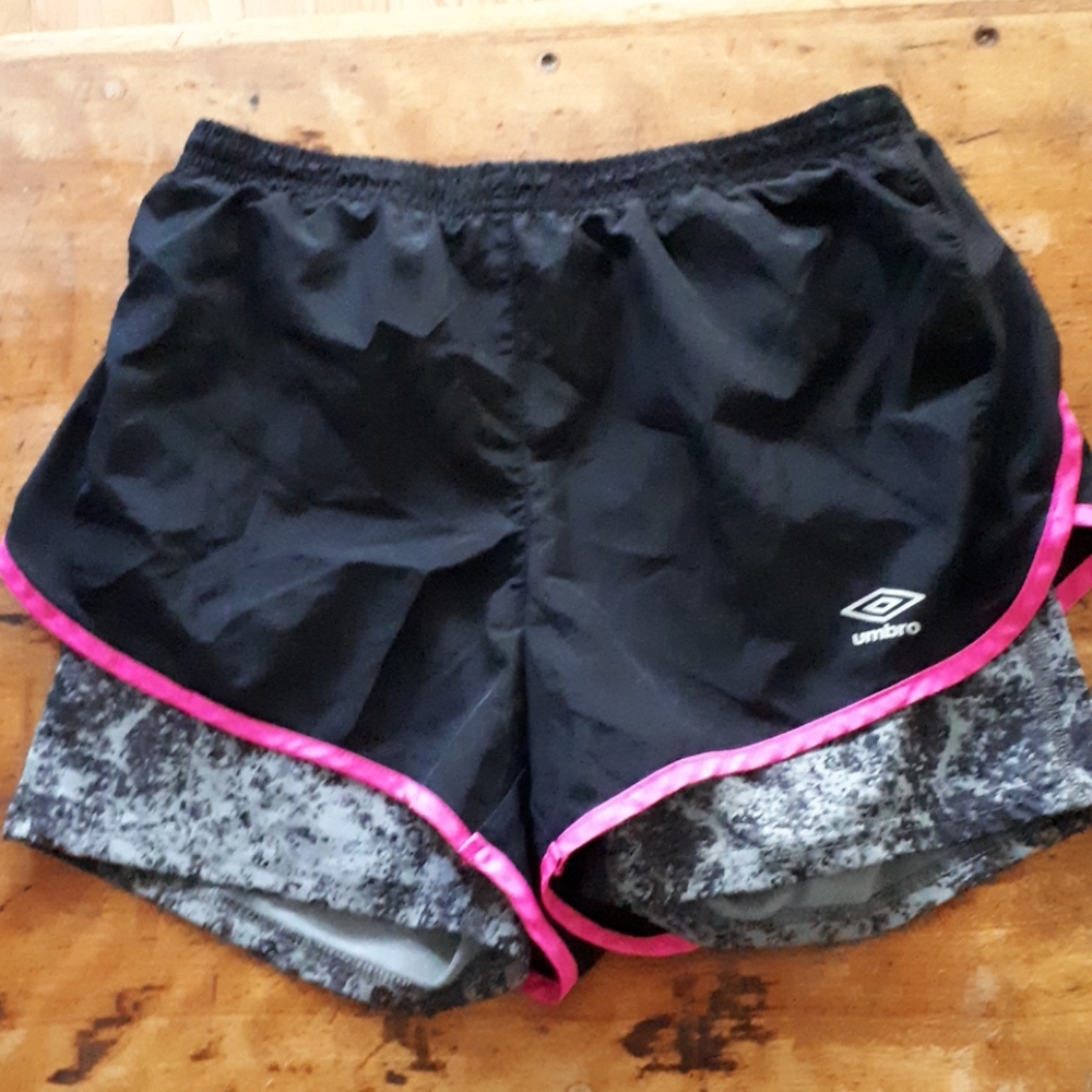 Shorts.  Elastized and drawstring waist.  Size M